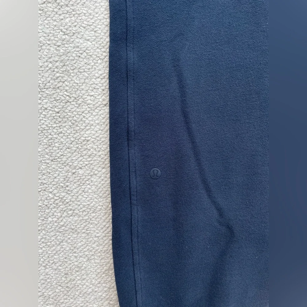 Lululemon Women’s Scuba Relaxed High-Rise Jogger, True Navy, Size 8 - Picture 9 of 10